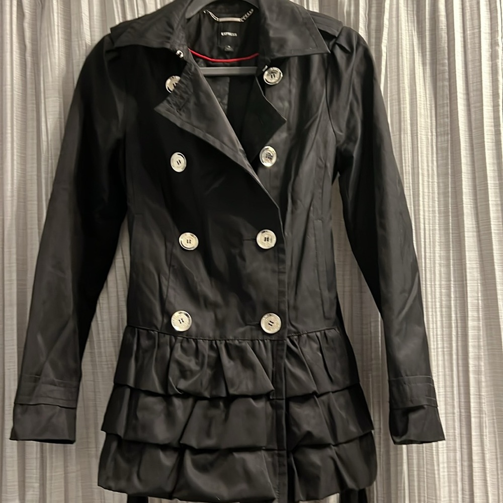 Limited Rain Coat Women’s Petite size small excellent used condition. Pockets - Picture 3 of 10